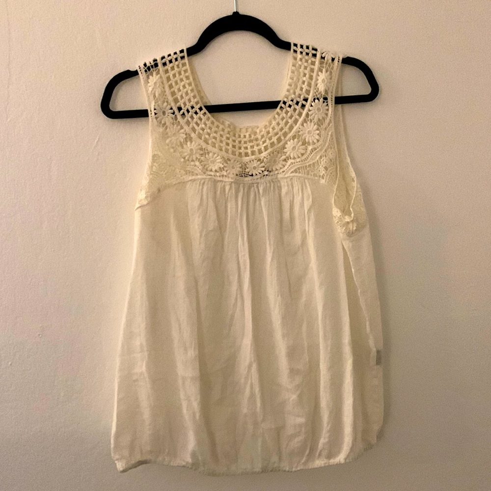 Flowy white tank top with lace